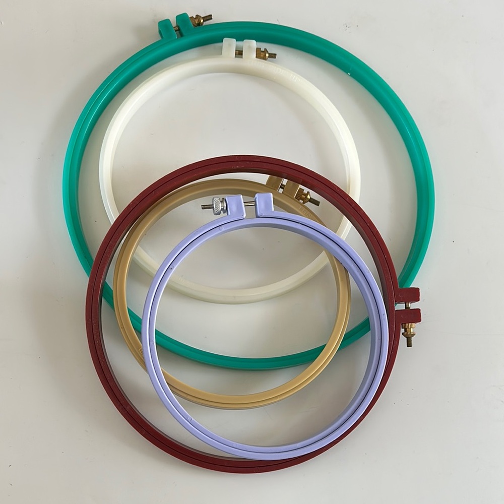 Colorful Plastic Embroidery Hoops Set
